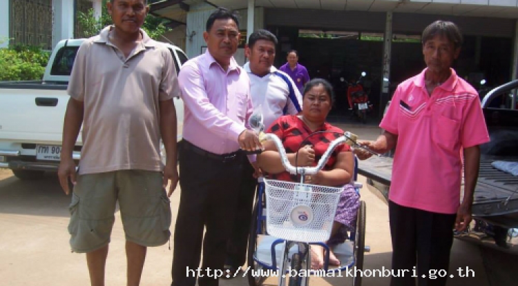 การมอบรถสามล้อโยกให้กับผู้พิการ